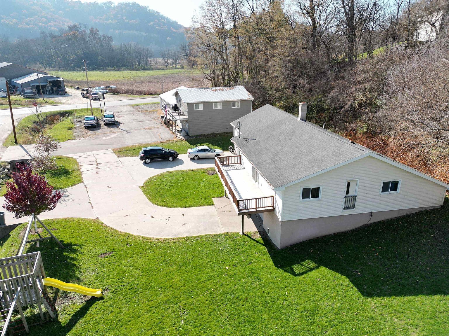 73 Shaw St Lansing, IA 52151 - Thumbnail 3