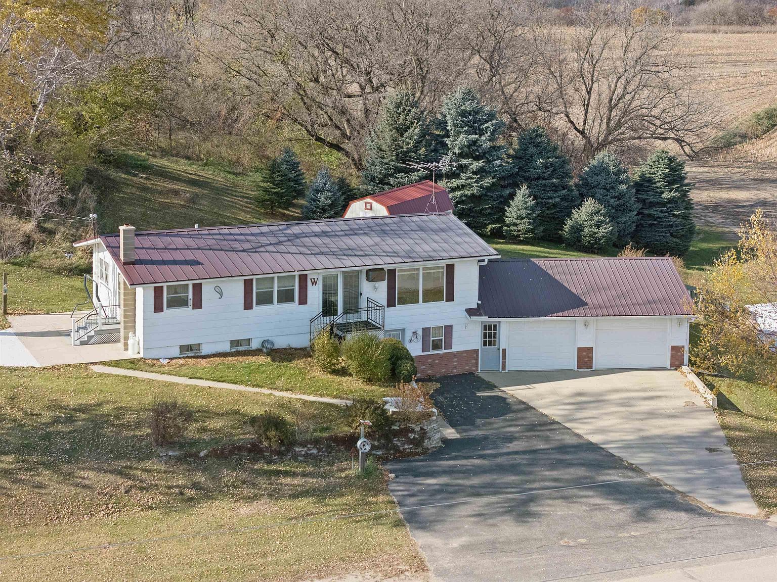 2162 Lycurgus Rd Lansing, IA 52151 - Thumbnail 3