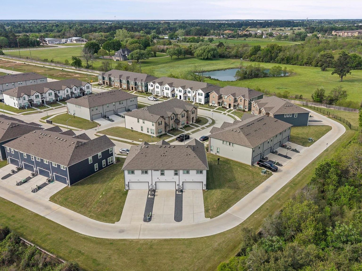 11906 Amber Oak Way Building 4 Tomball, TX 77375 - Thumbnail 3