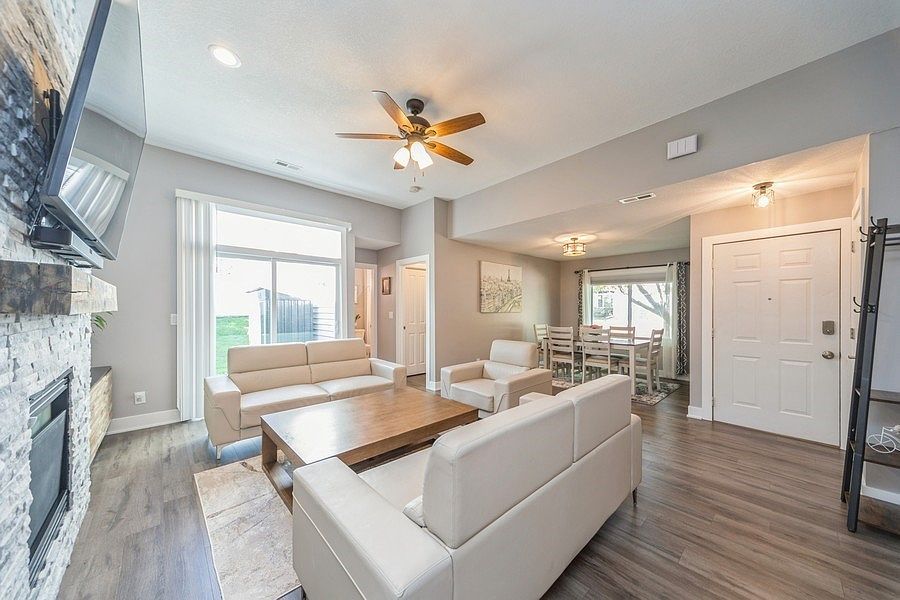 10120 Meredith Dr APT 9 Urbandale, IA 50322 - Thumbnail 3