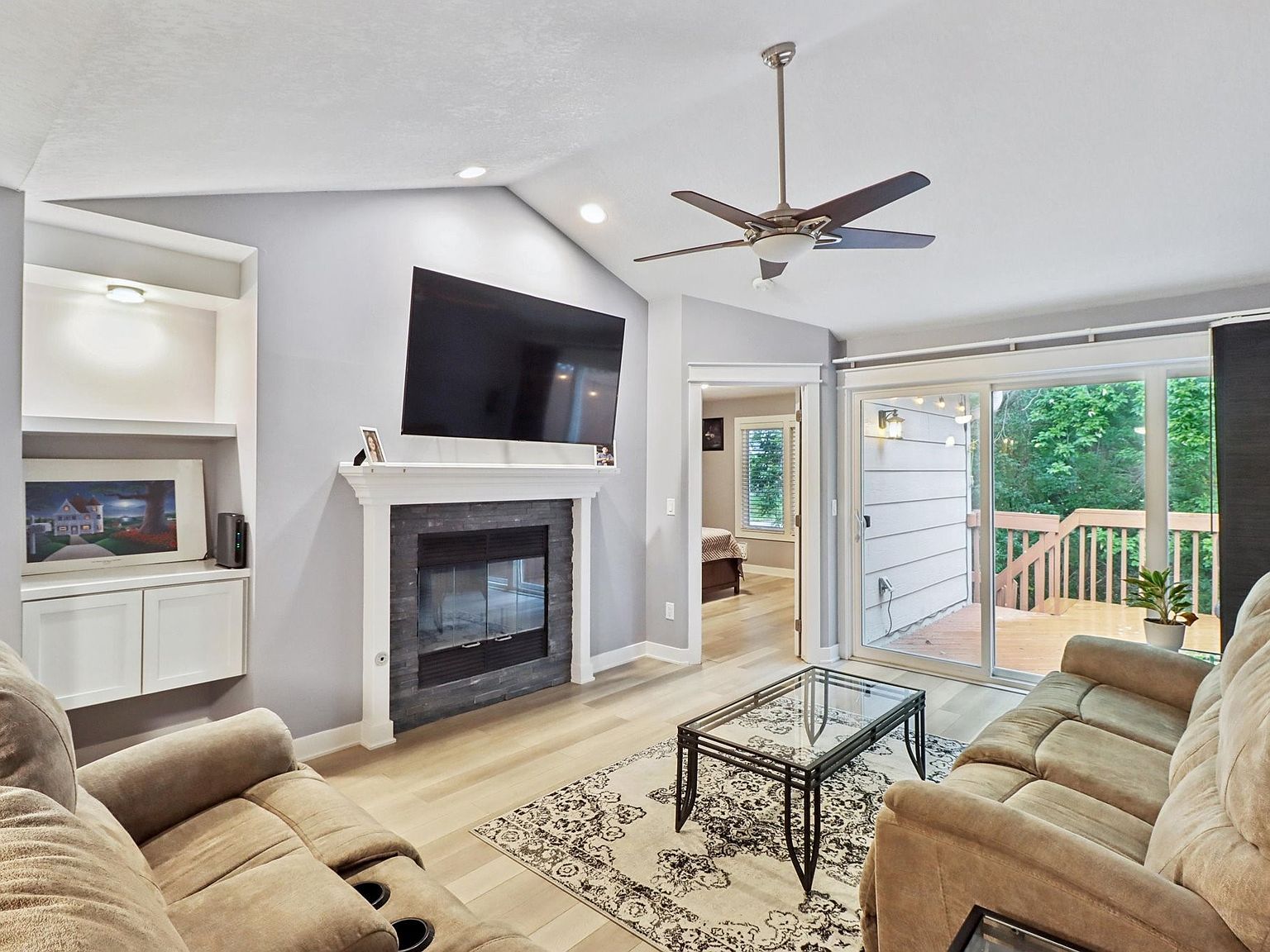 8106 Dellwood Dr Urbandale, IA 50322 - Thumbnail 3