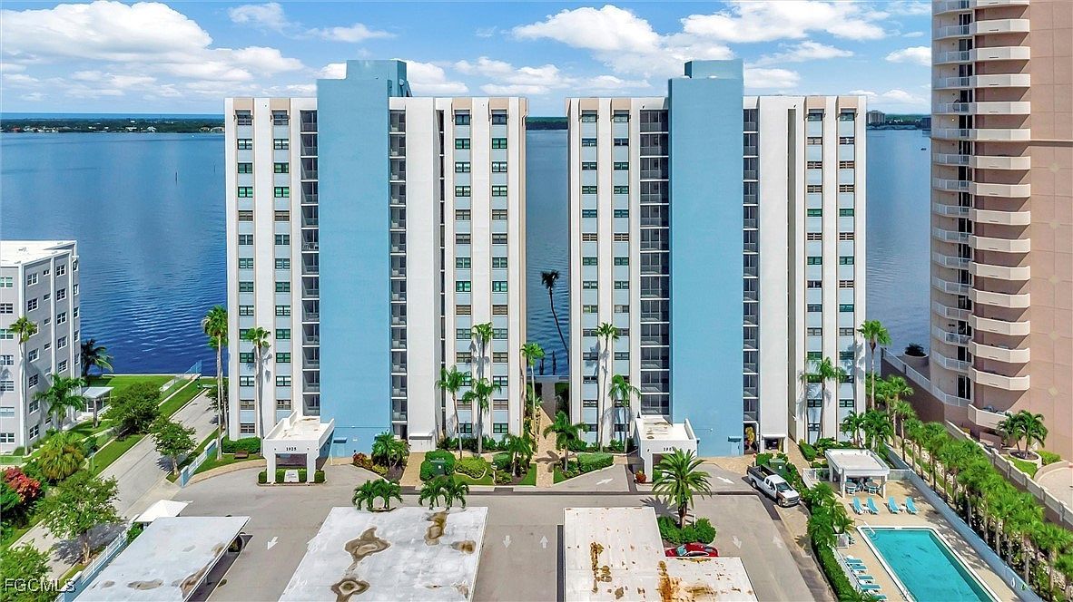 1901 Clifford St APT 1001 Fort Myers, FL 33901 - Thumbnail 3