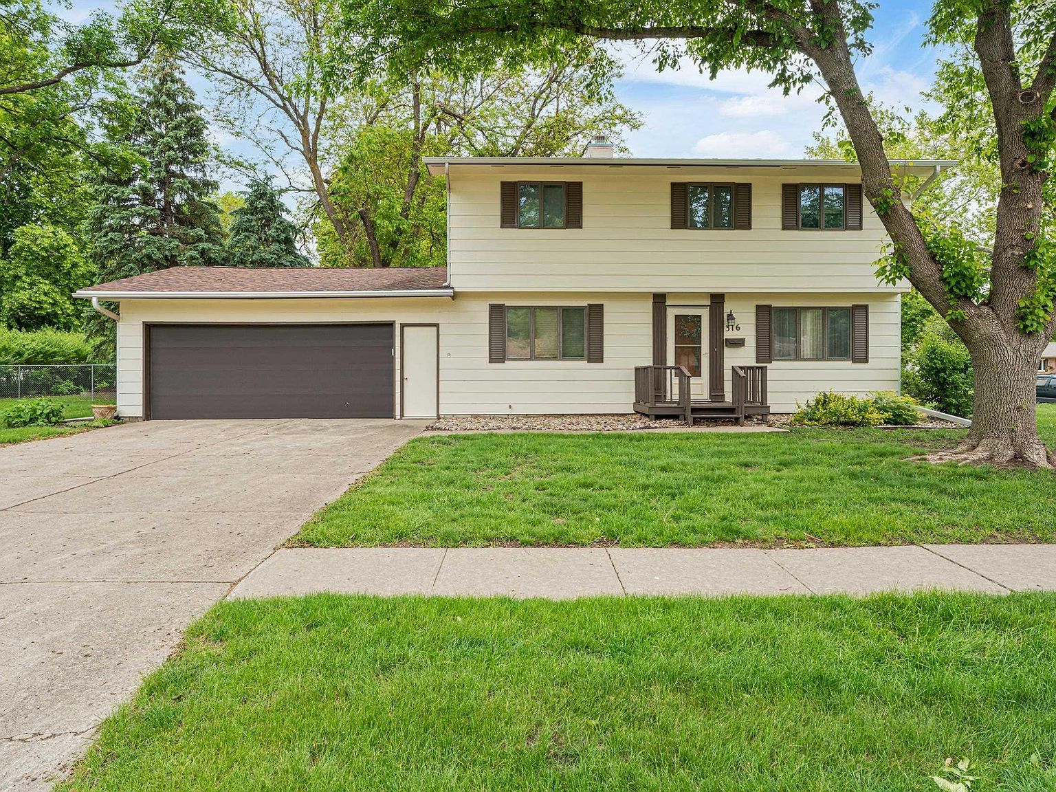 316 Sycamore Ave Vermillion, SD 57069 - Thumbnail 3