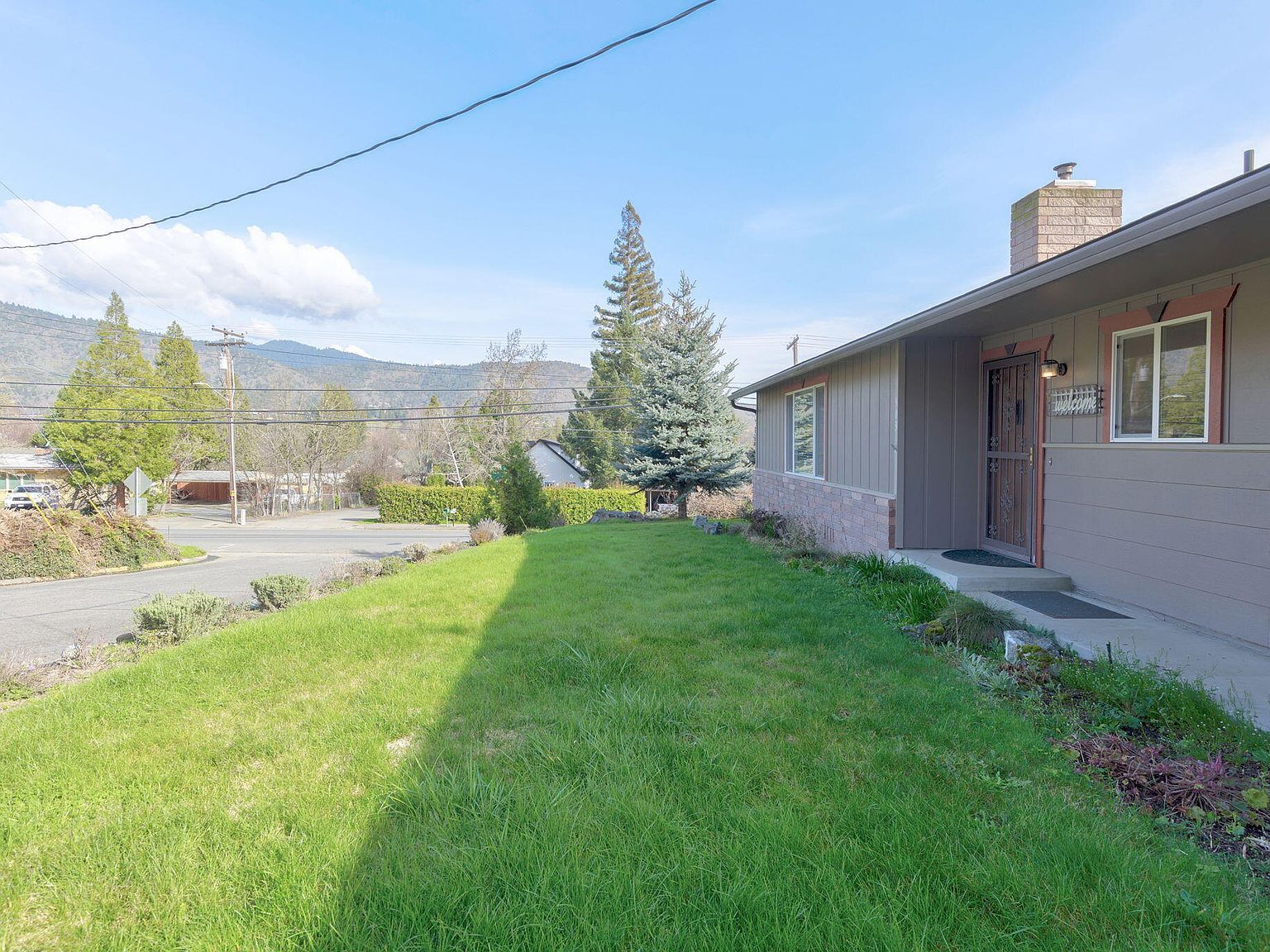 903 NW Hewitt Ln Grants Pass, OR 97526 - Thumbnail 3