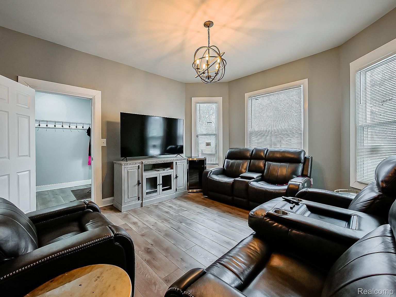 420 Mount Vernon St Detroit, MI 48202 - Thumbnail 3