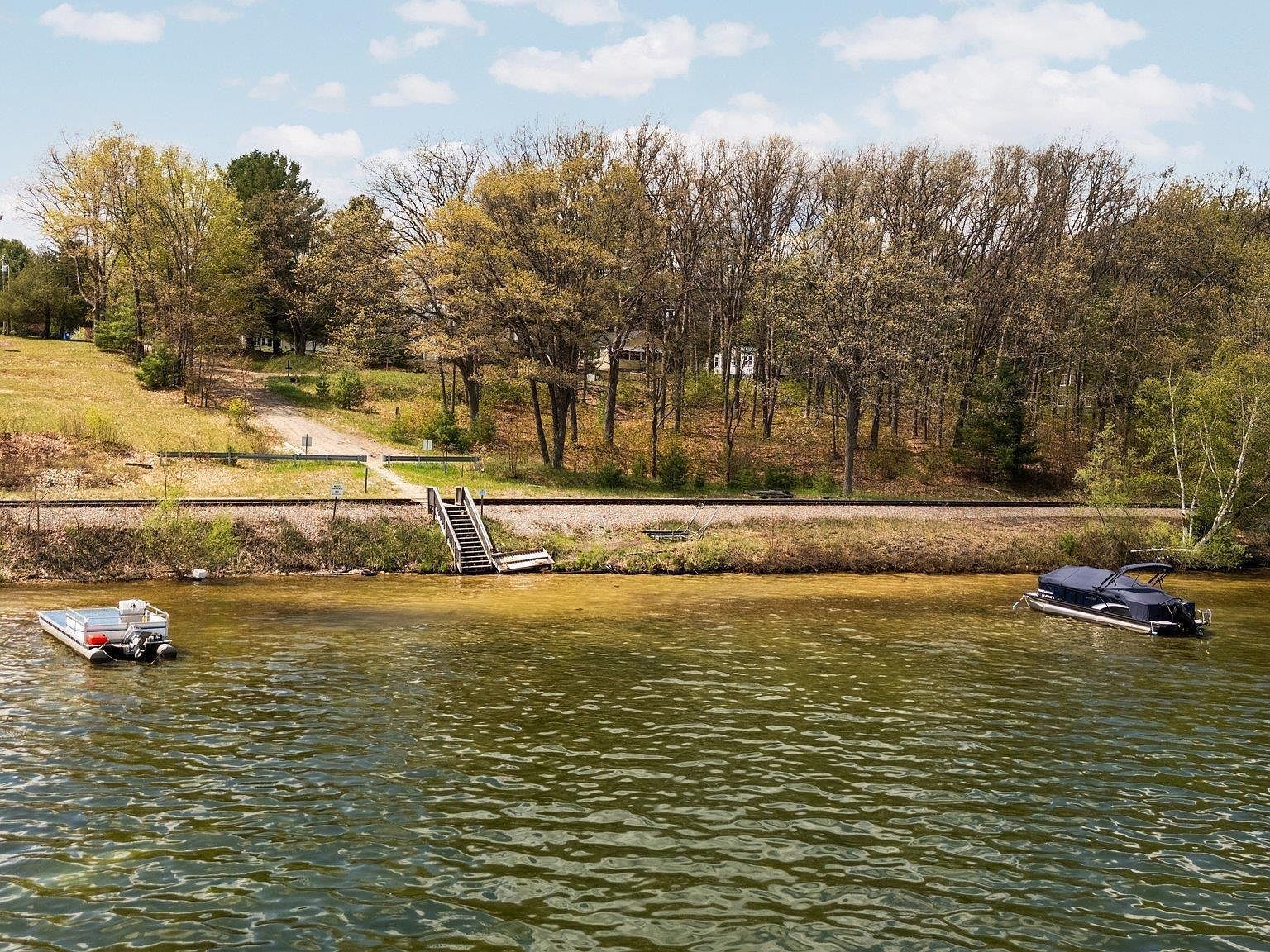 421 Howard St Fife Lake, MI 49633 - Thumbnail 3