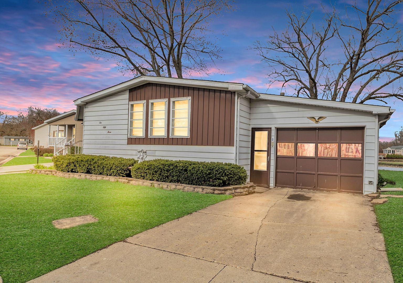 1053 Lakeview Rd Elgin, IL 60123 - Thumbnail 3