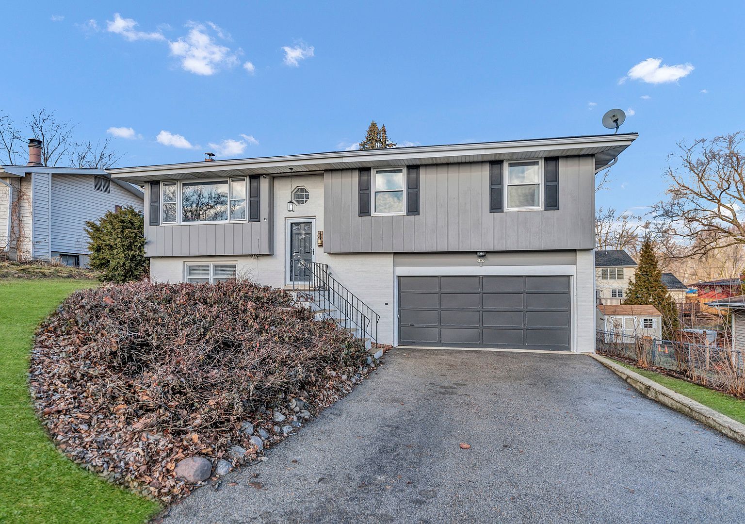 103 Fir St Lake In The Hills, IL 60156 - Thumbnail 3