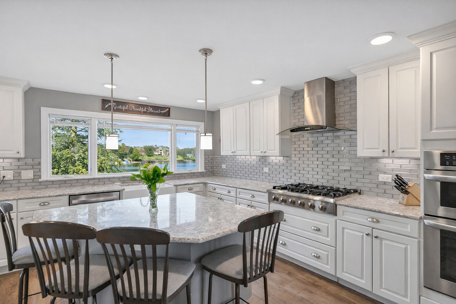 512 Bay Rd McHenry, IL 60051 - Thumbnail 3