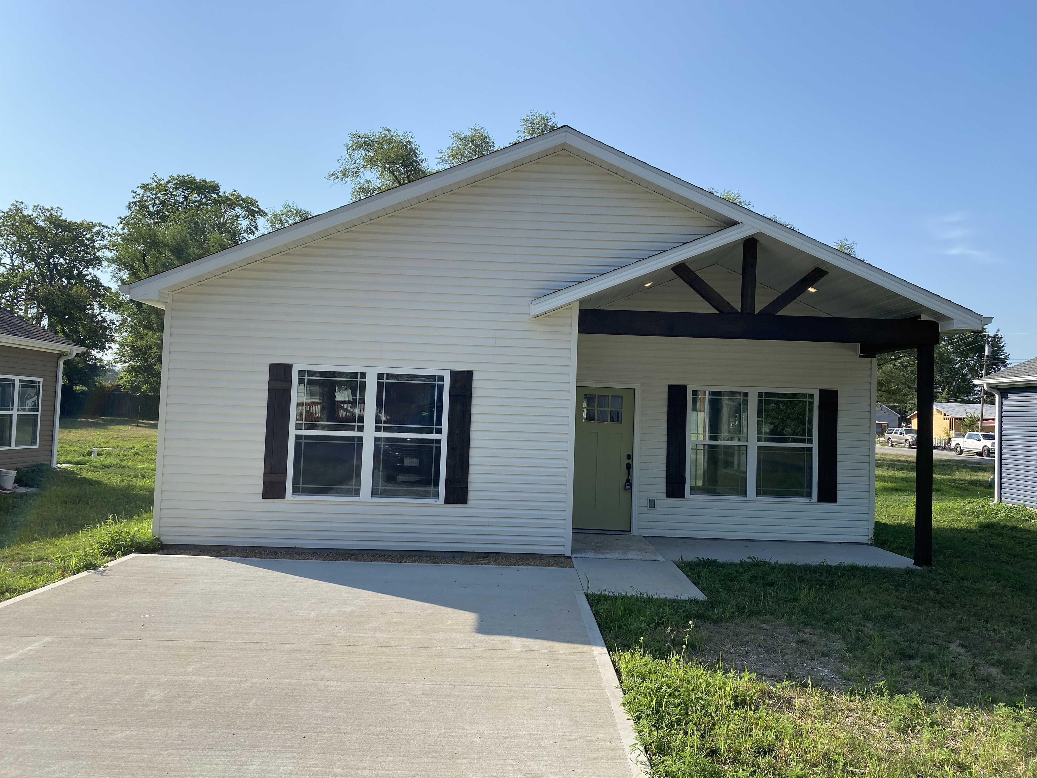 103 S St Charles St, Windsor, MO, USA, 65360 - Thumbnail 4