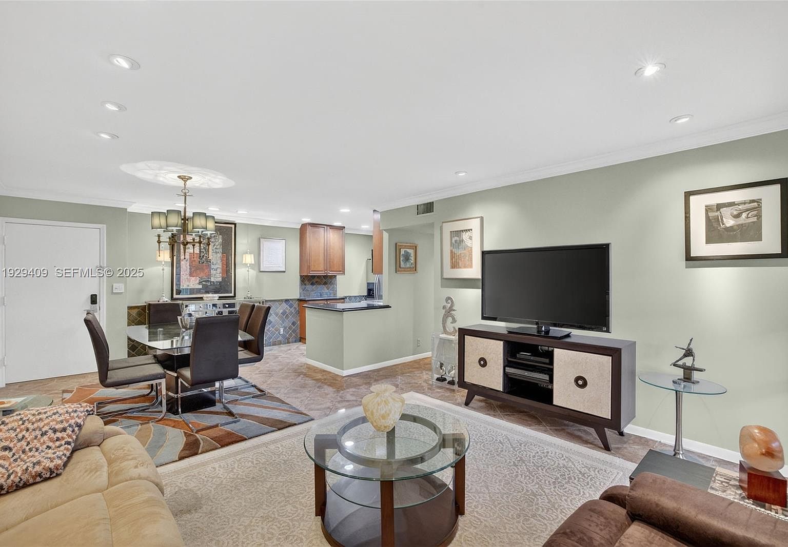 1930 NE 2nd Ave APT 206L Fort Lauderdale, FL 33305 - Thumbnail 3