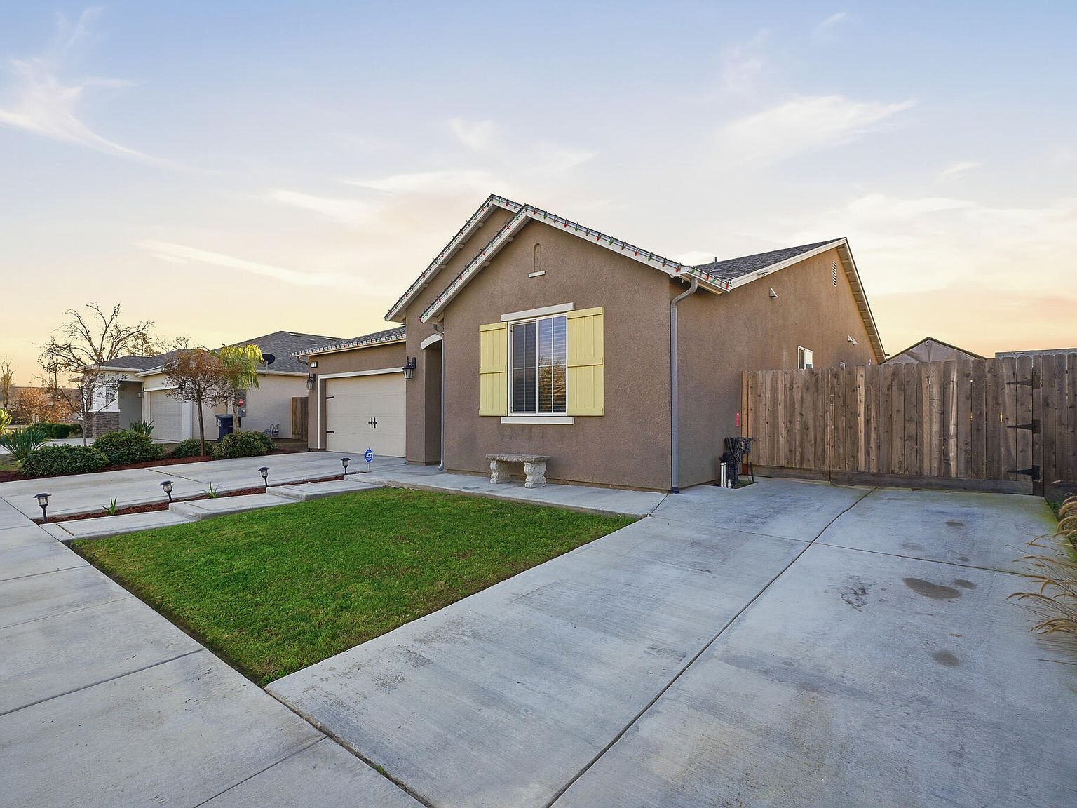 703 S Grand St Visalia, CA 93292 - Thumbnail 3