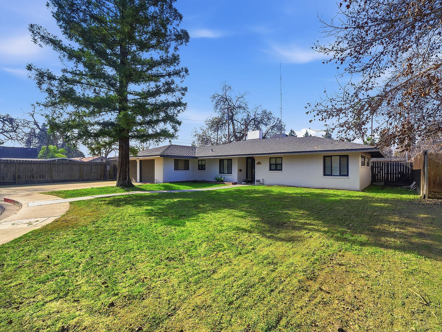 715 S Edwards Ct Visalia, CA 93277 - Thumbnail 3