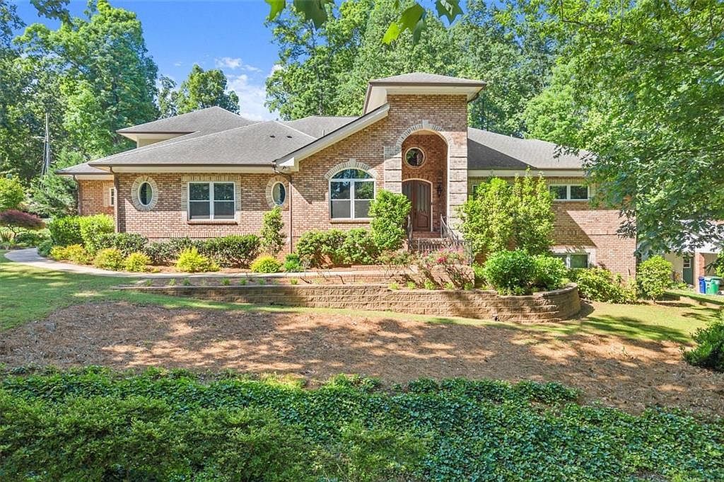 5816 Chamblee Dunwoody Rd Dunwoody, GA 30338 - Thumbnail 3