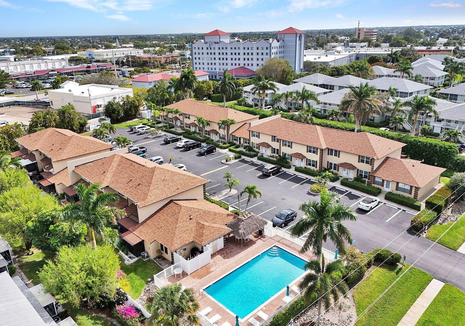 731 W Elkcam Cir UNIT B114 Marco Island, FL 34145 - Thumbnail 3