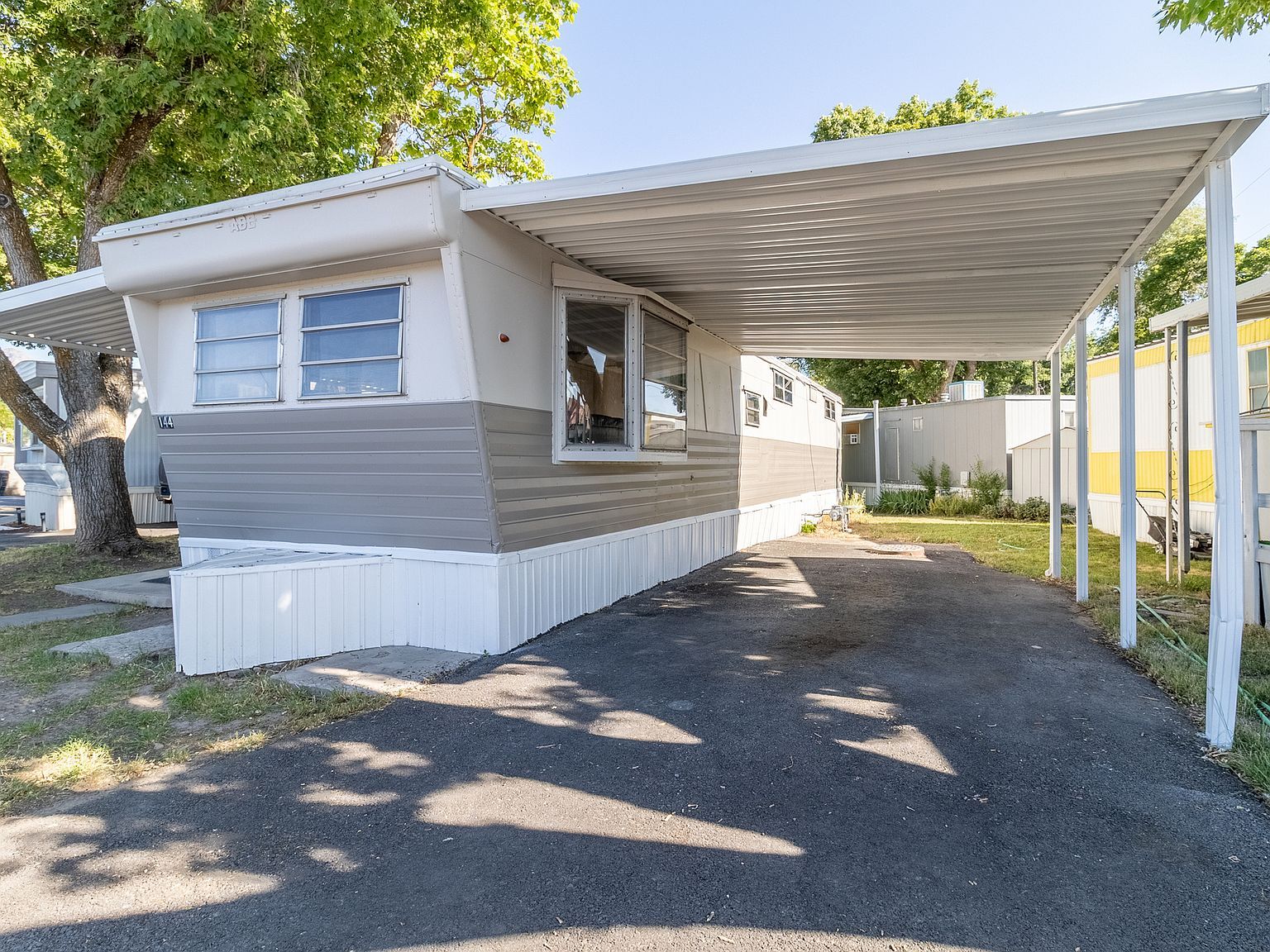 144 E Garden Park Cir Salt Lake City, UT 84115 - Thumbnail 3