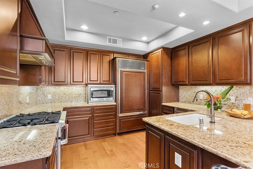 401 Bernard St UNIT 202 Costa Mesa, CA 92627 - Thumbnail 3