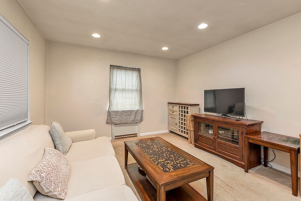 73-47 217th St #364A2 Oakland Gardens, NY 11364 - Thumbnail 3