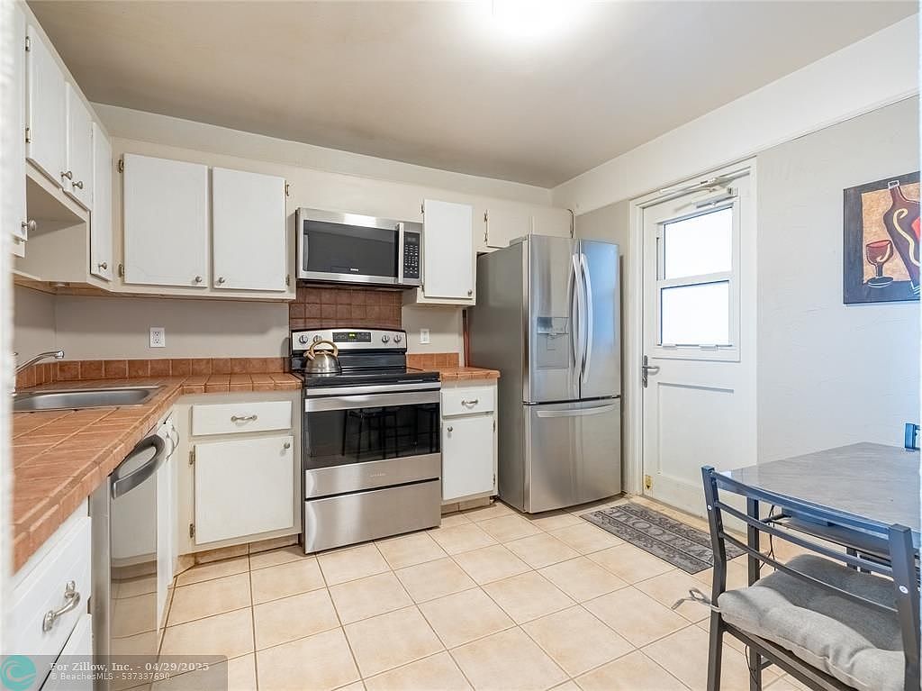 2200 NE 33rd Ave APT 6E Fort Lauderdale, FL 33305 - Thumbnail 3