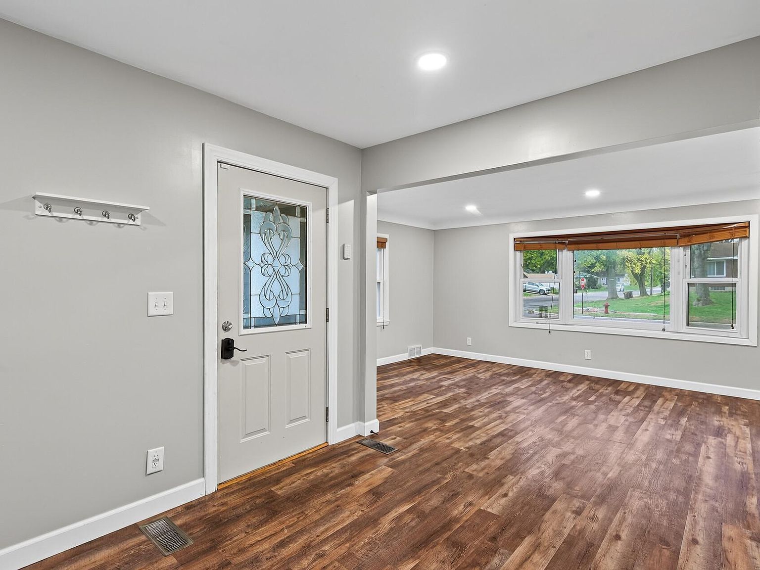 1172 Ottawa Ave West Saint Paul, MN 55118 - Thumbnail 3