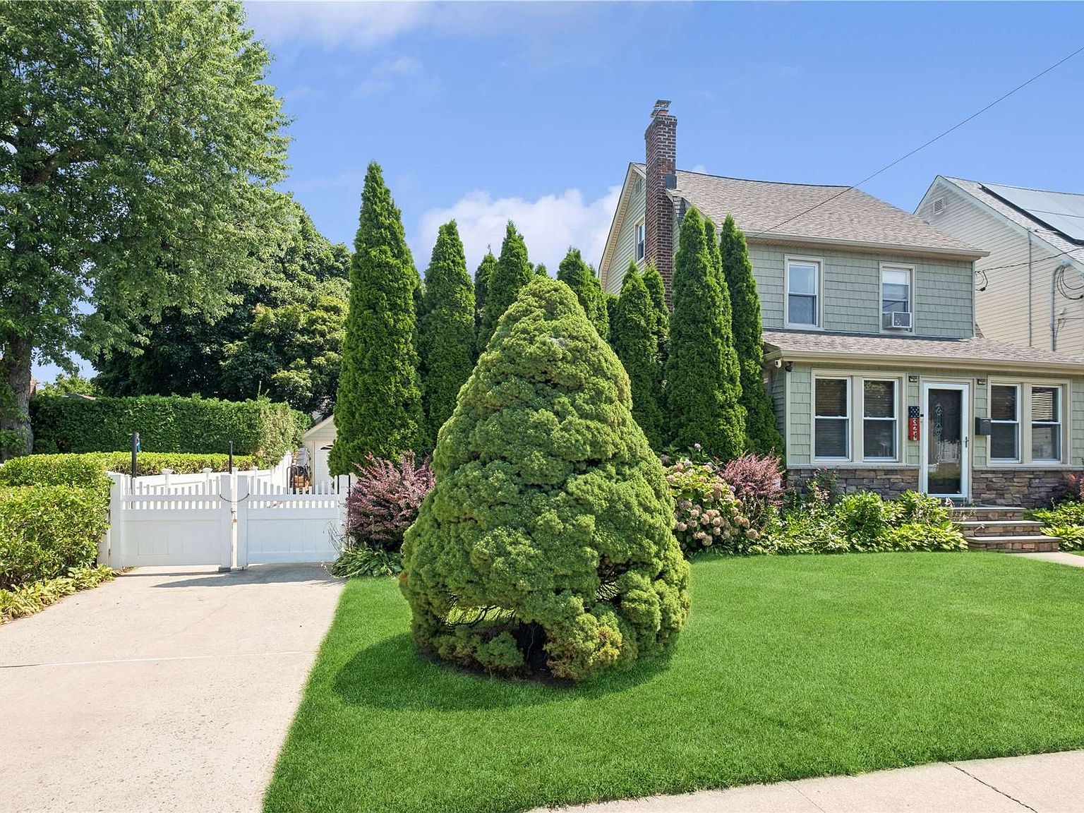 324 Wellington Rd Mineola, NY 11501 - Thumbnail 3