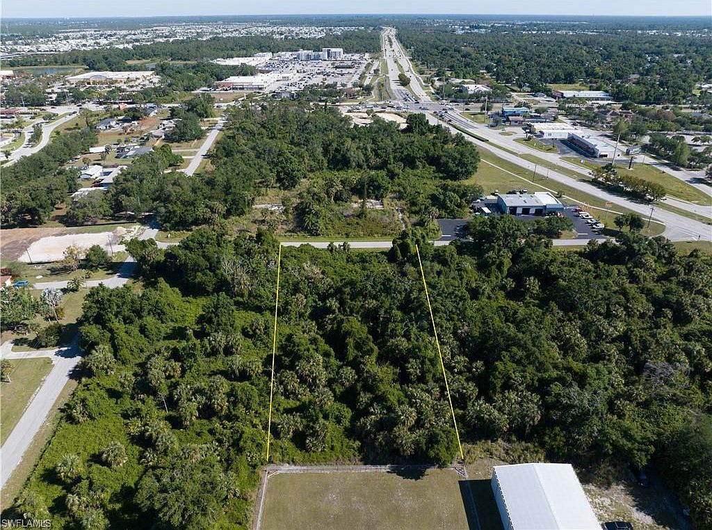 431 Pineapple Ln North Fort Myers, FL 33903 - Thumbnail 3