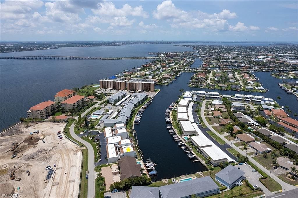 4210 SE 20th Pl APT A8 Cape Coral, FL 33904 - Thumbnail 3