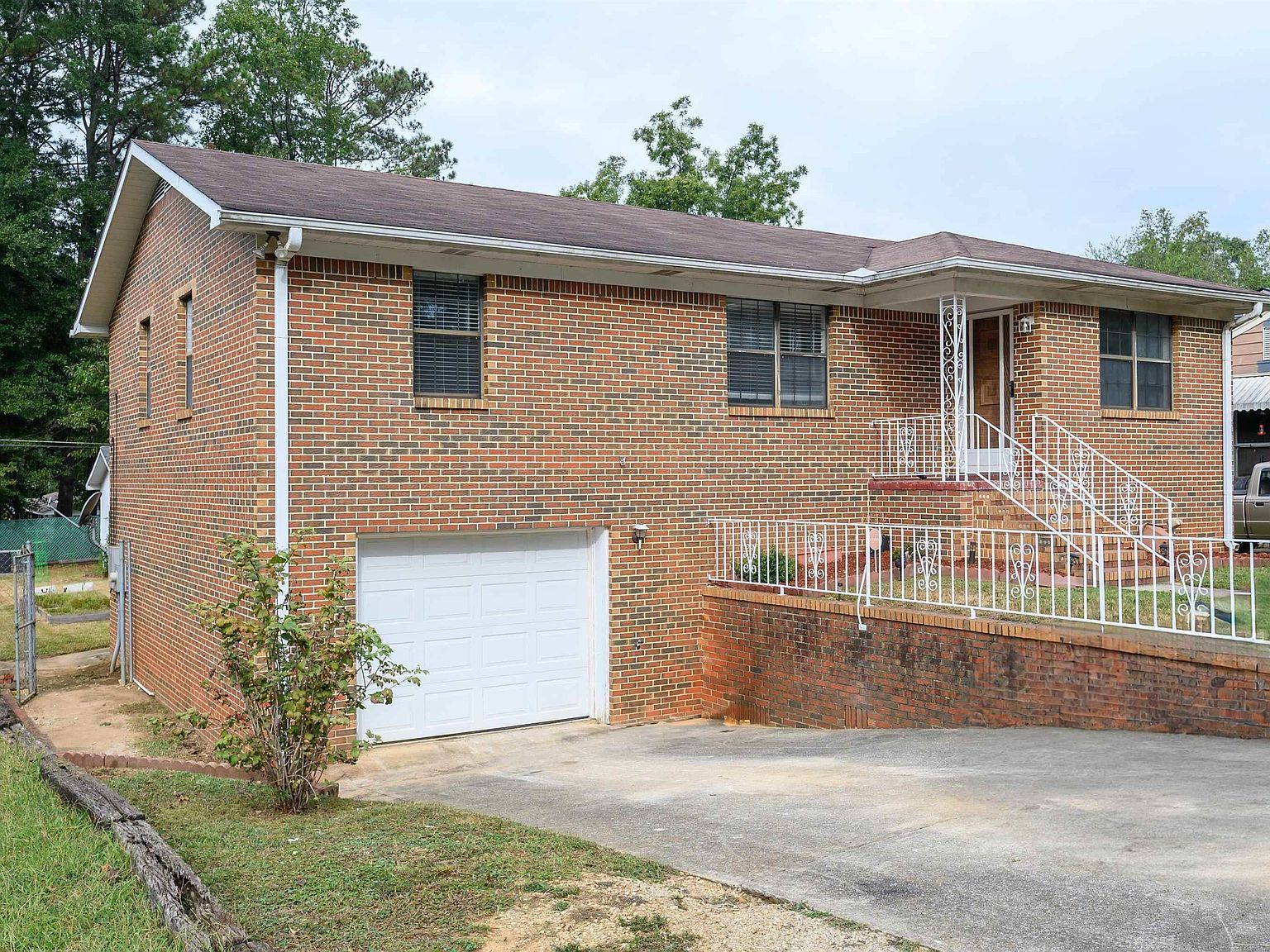 216 Holly St Bessemer, AL 35023 - Thumbnail 3