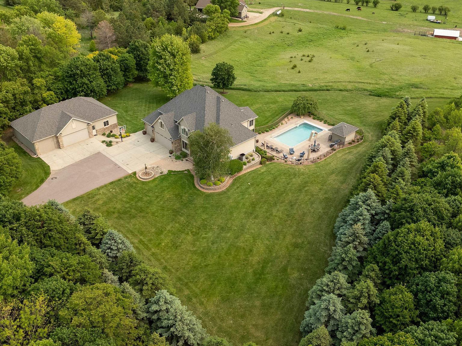 809 W 3rd St Dell Rapids, SD 57022 - Thumbnail 3