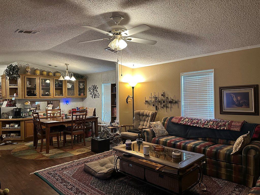 944 Whispering Pine Ln Lufkin, TX 75901 - Thumbnail 3