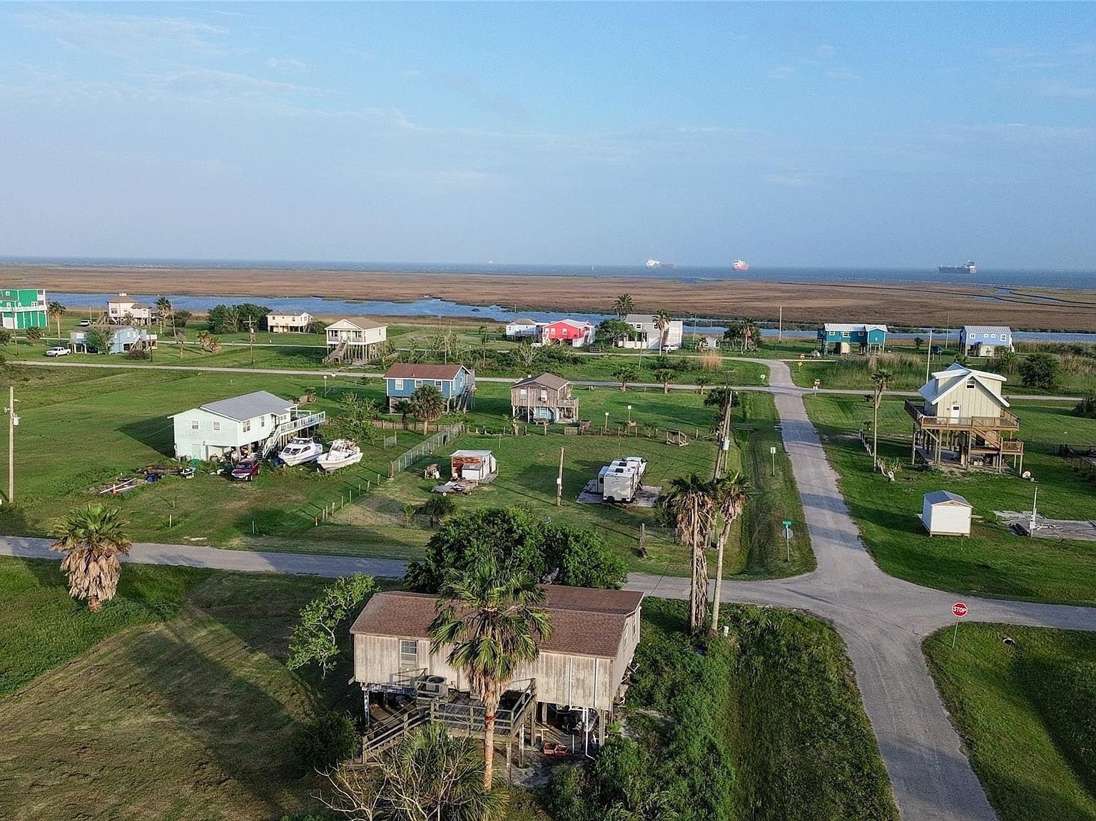 908 20th St Pt Bolivar, TX 77650 - Thumbnail 3
