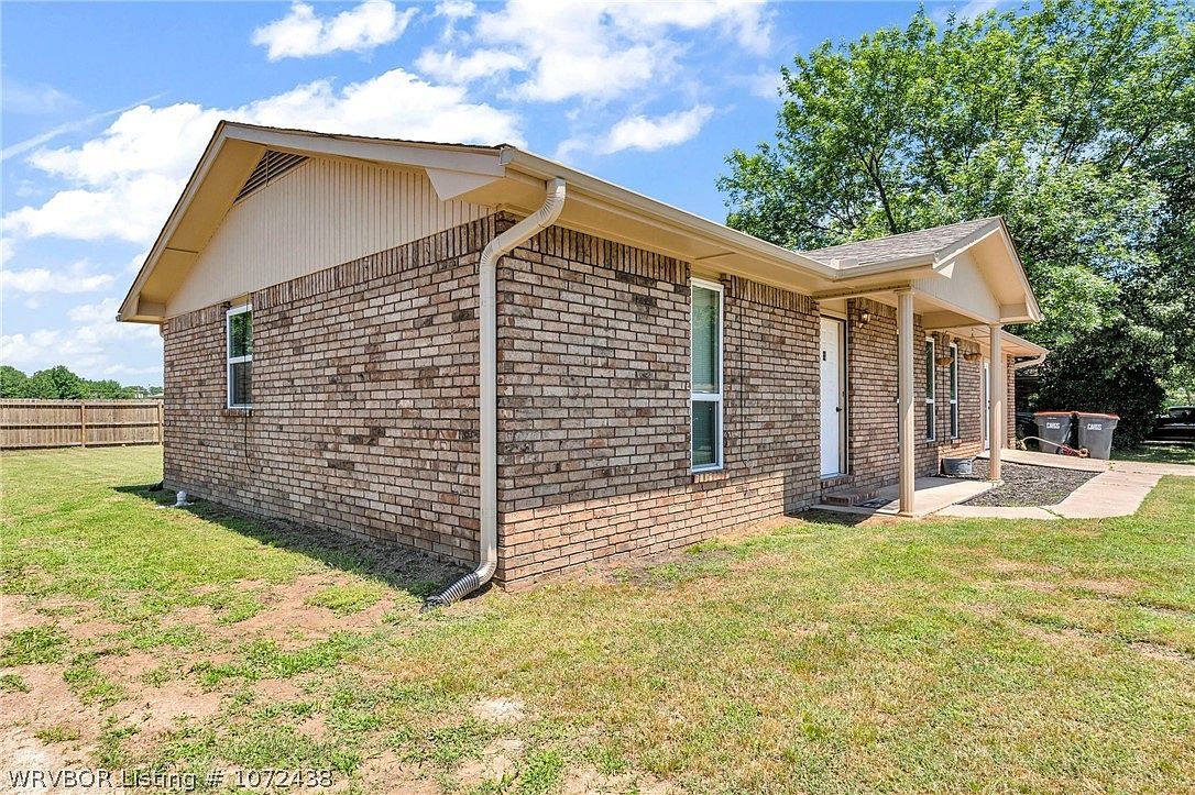 103 Oak St Pocola, OK 74902 - Thumbnail 3