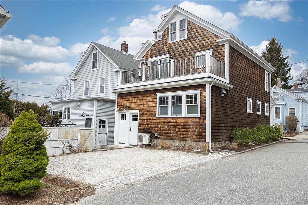 71 Pope St Newport, RI 02840 - Thumbnail 3