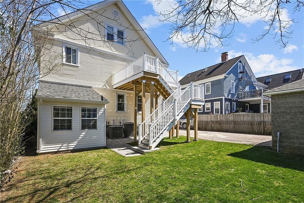 20 Summer St Newport, RI 02840 - Thumbnail 3