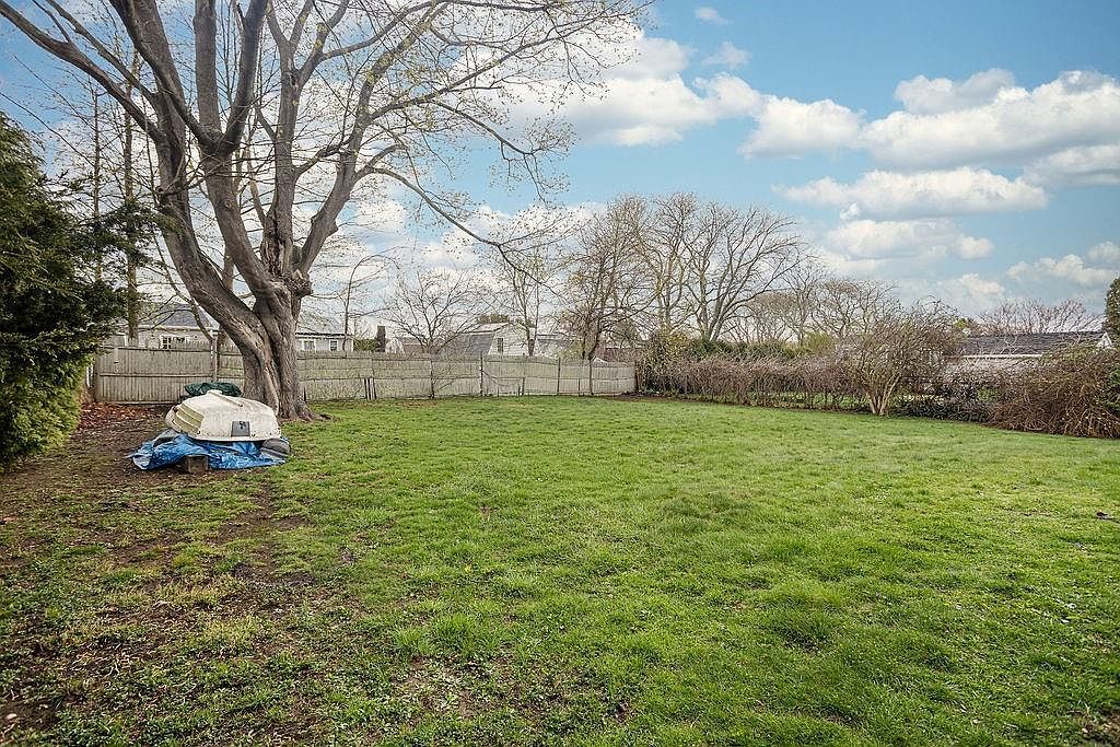 37 Squantum Dr Middletown, RI 02842 - Thumbnail 3