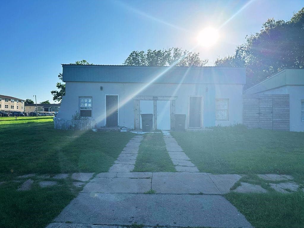 402 NW 3rd St Lawton, OK 73507 - Thumbnail 3