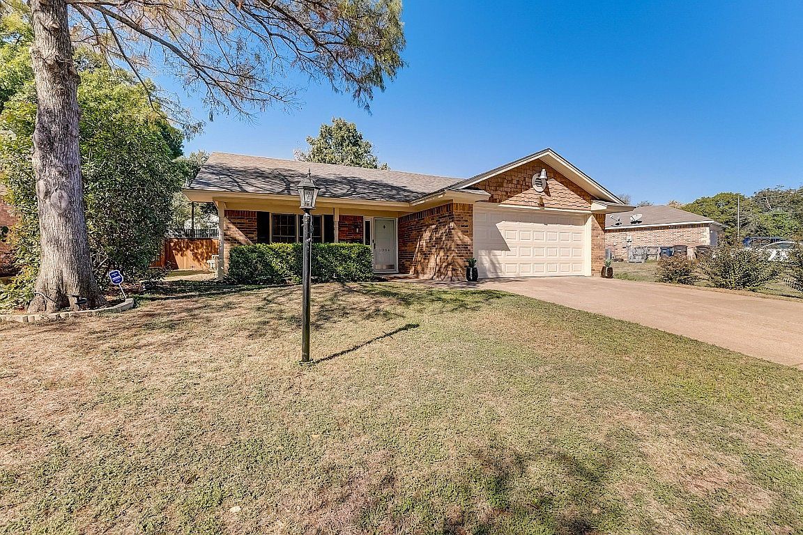 2304 Emily Dr Fort Worth, TX 76112 - Thumbnail 3