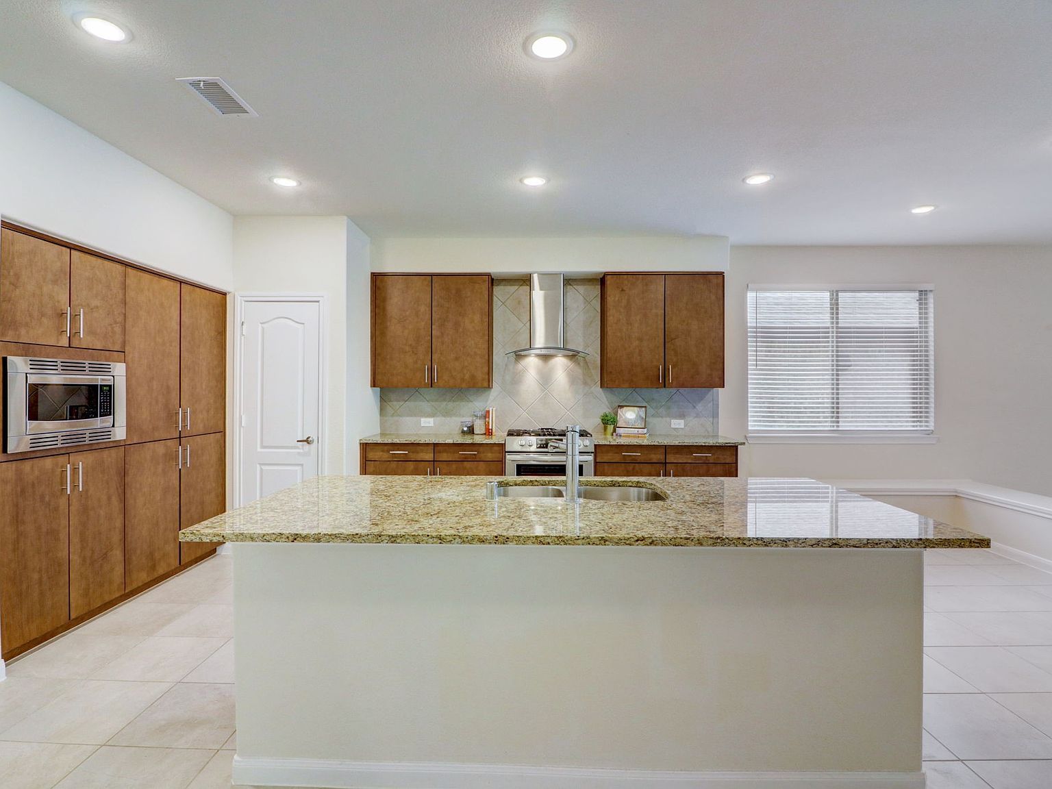 1212 Rosebush Rd Aubrey, TX 76227 - Thumbnail 3