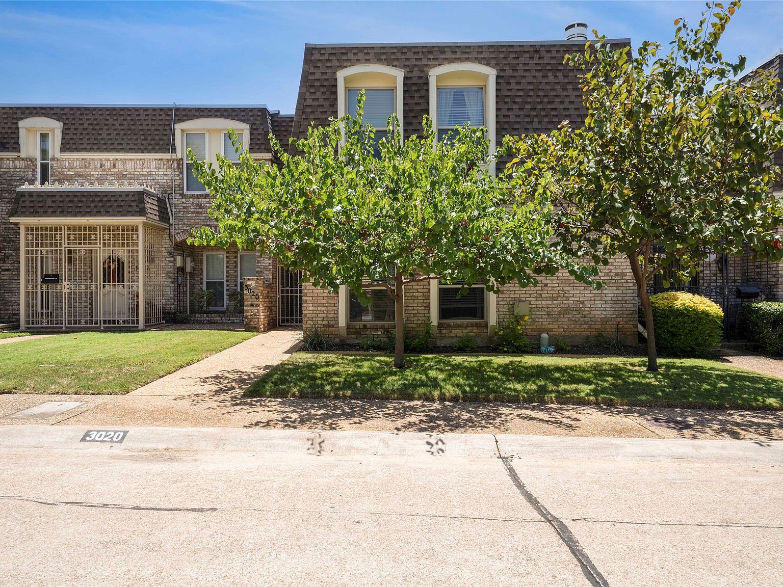 3020 Stonehenge Ln Carrollton, TX 75006 - Thumbnail 3