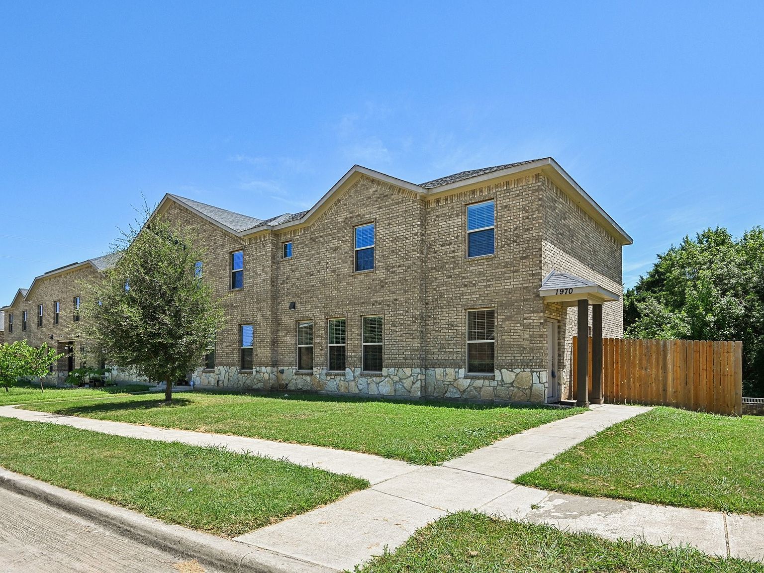 1970 Timber Oaks Dr Garland, TX 75040 - Thumbnail 3