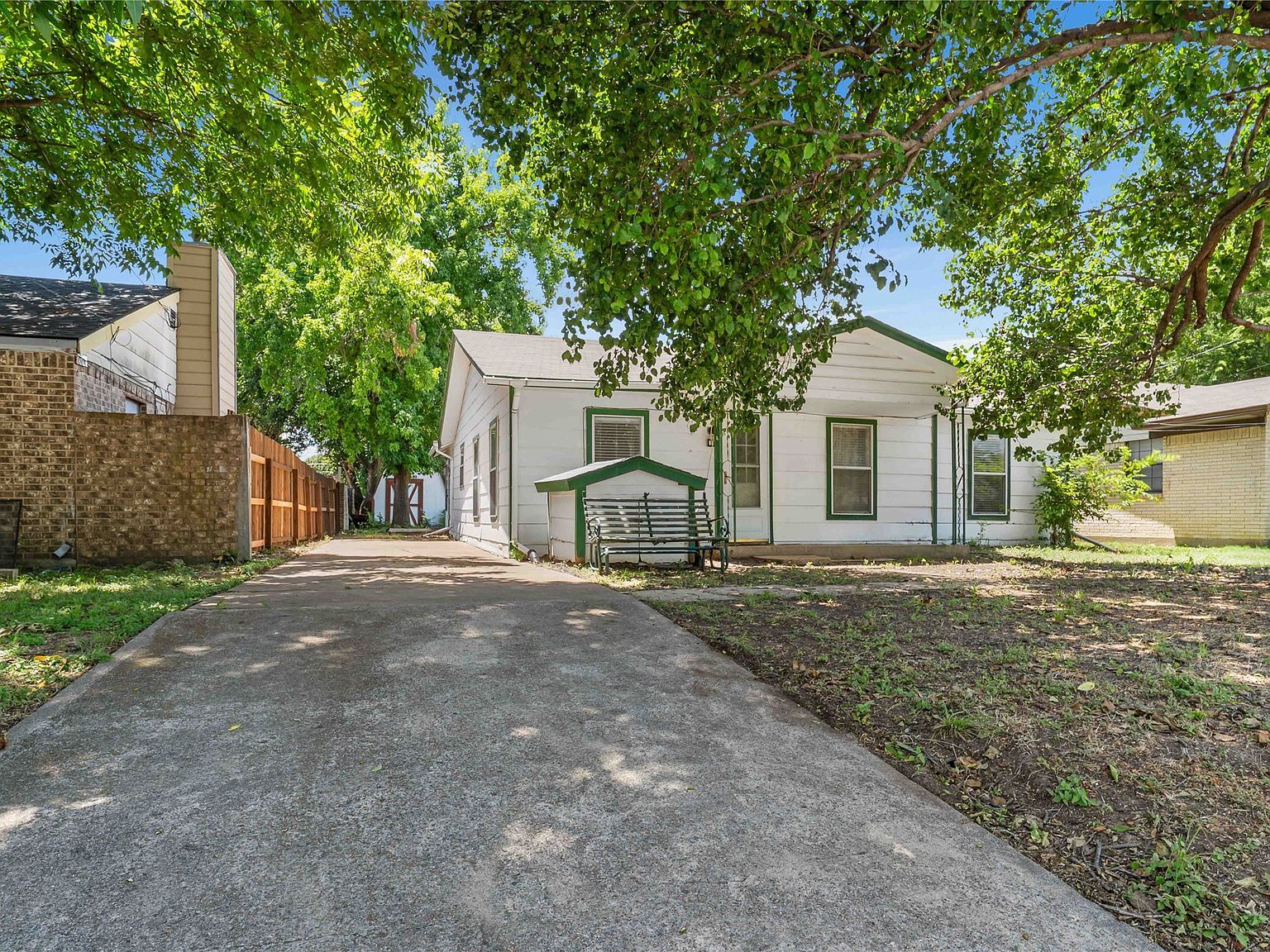 2221 Varsity Dr Grand Prairie, TX 75051 - Thumbnail 3