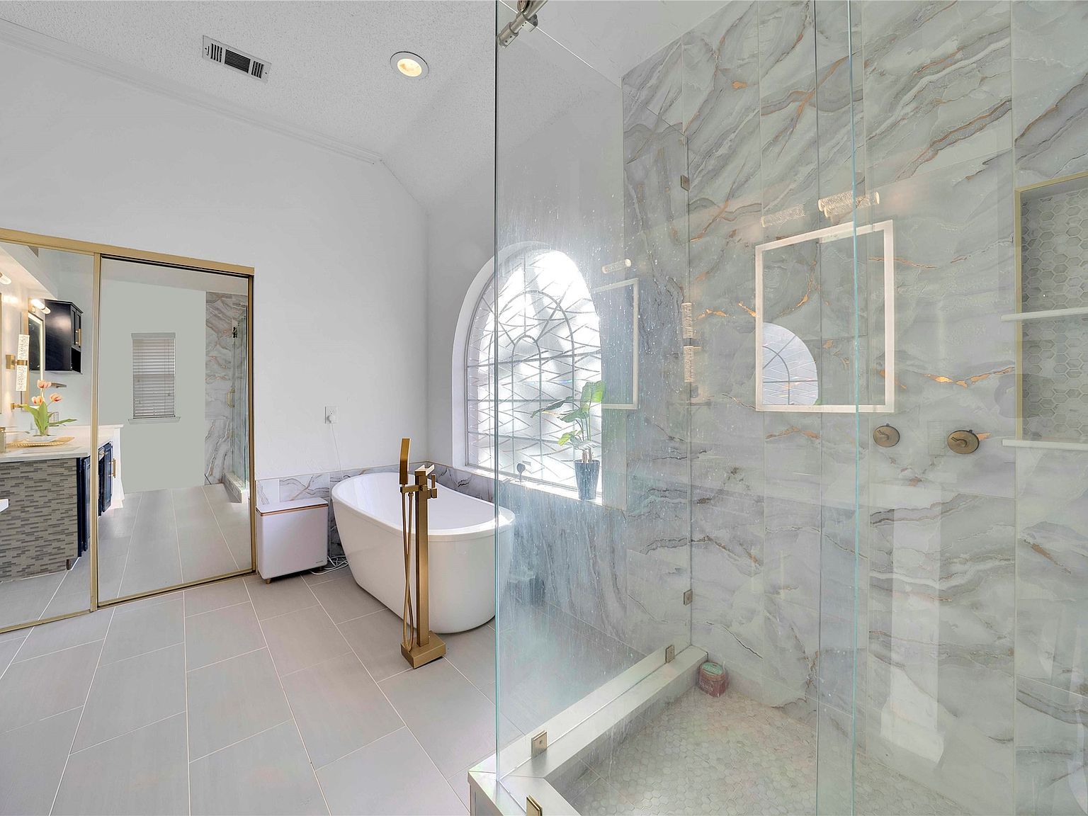 9352 Riverwalk Ln Irving, TX 75063 - Thumbnail 3