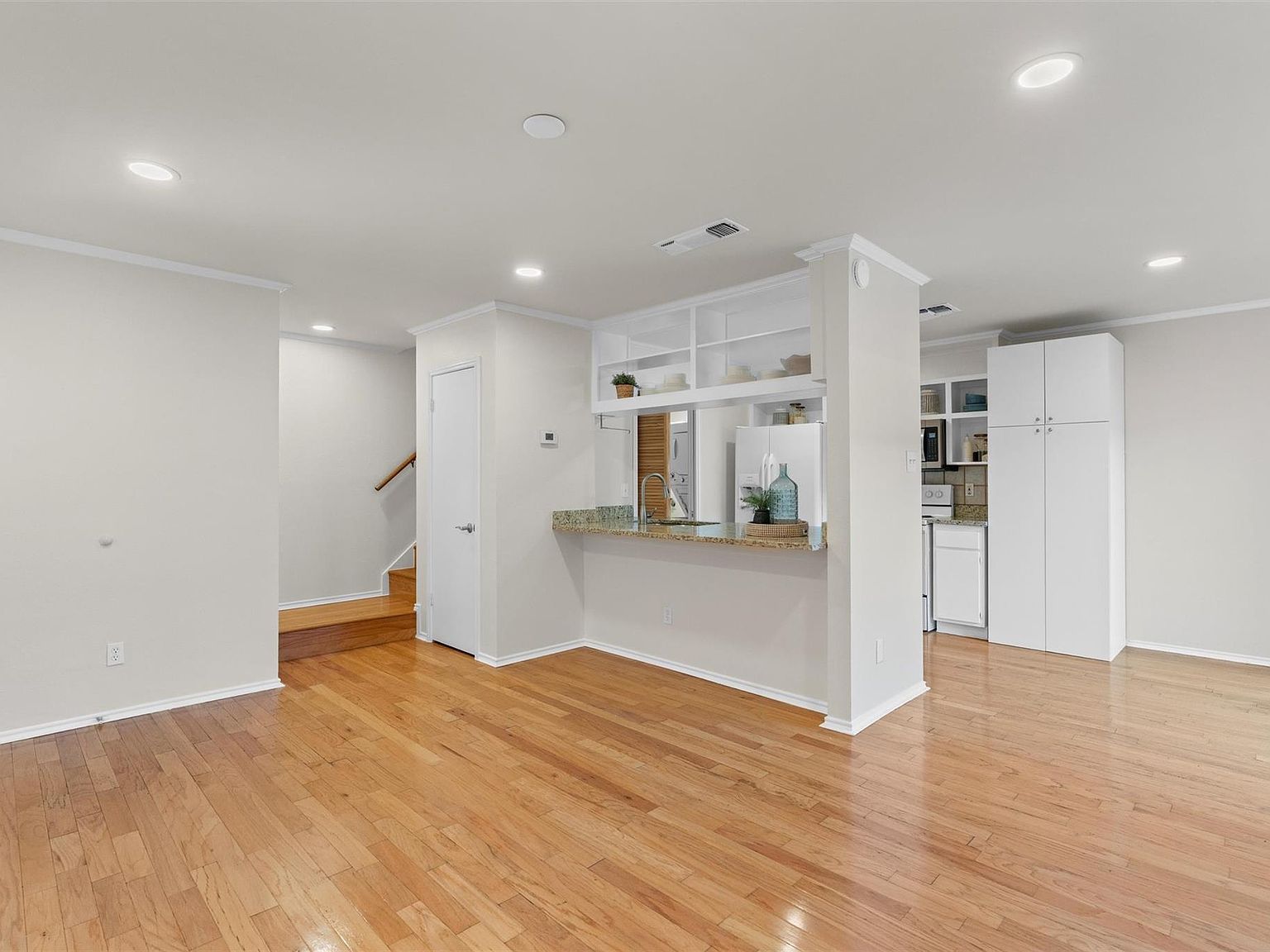 900 Taulbee Ln APT 109 Austin, TX 78757 - Thumbnail 3