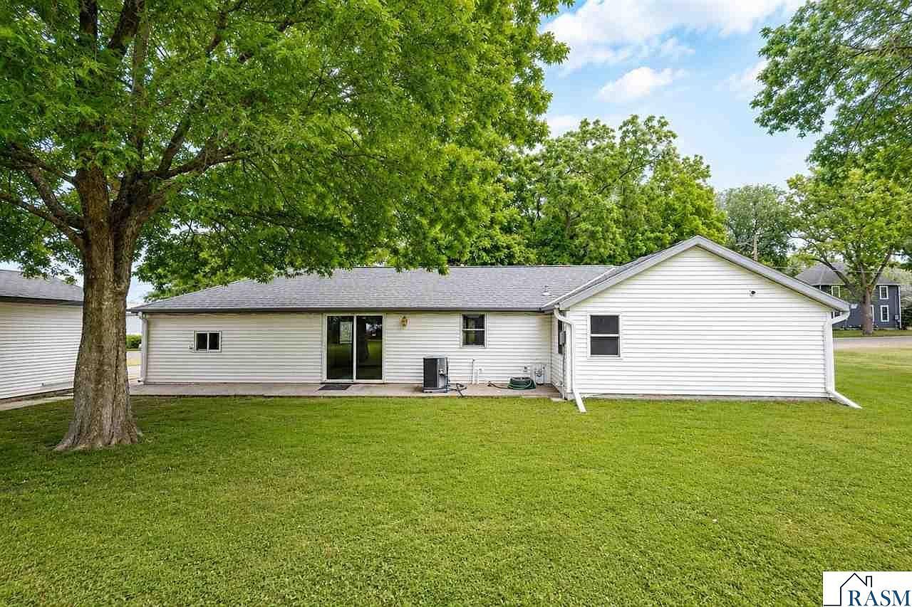 315 Buck Ave NE Madelia, MN 56062 - Thumbnail 3