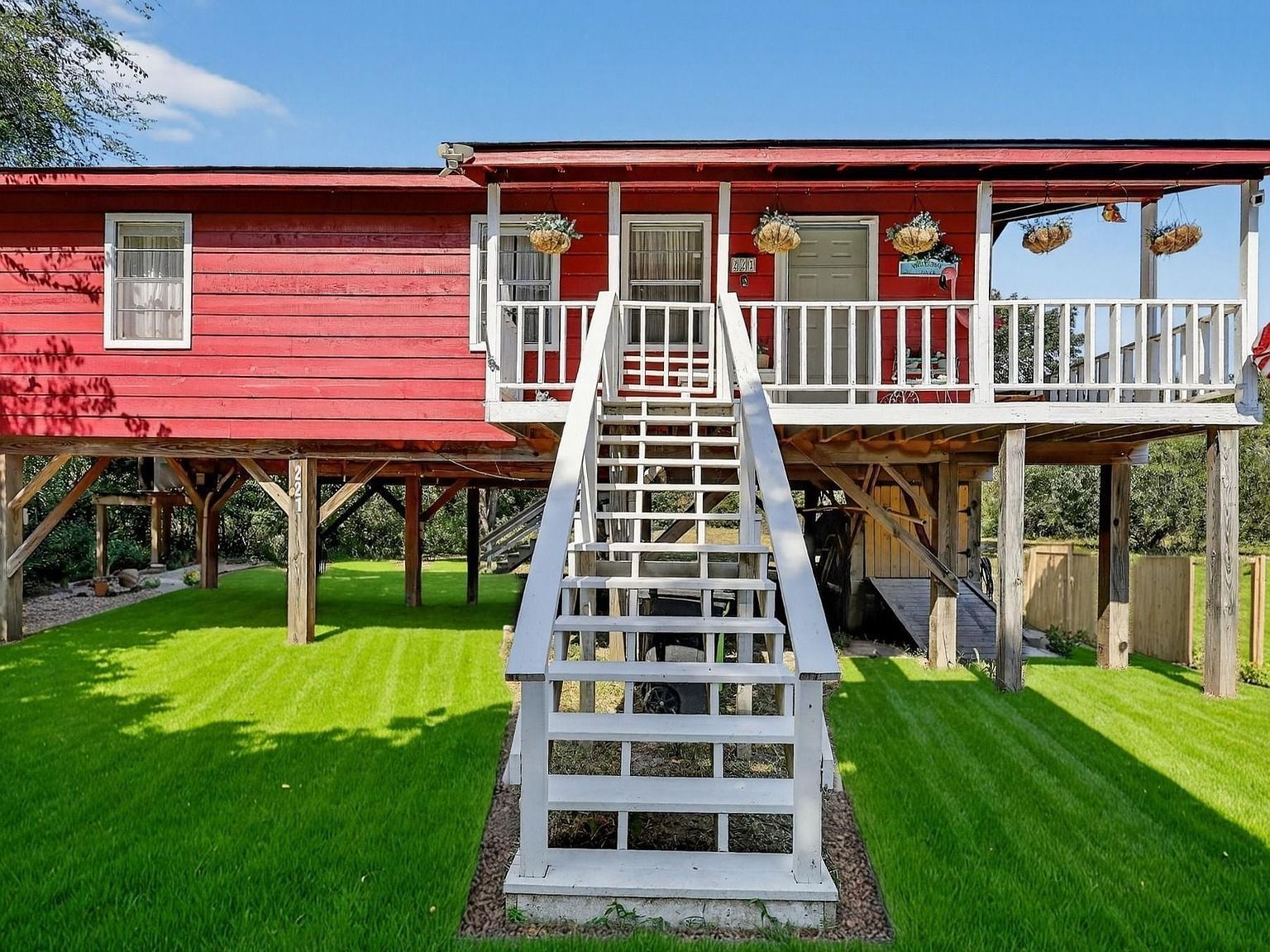 221 Fishermans Trl Huntsville, TX 77320 - Thumbnail 3