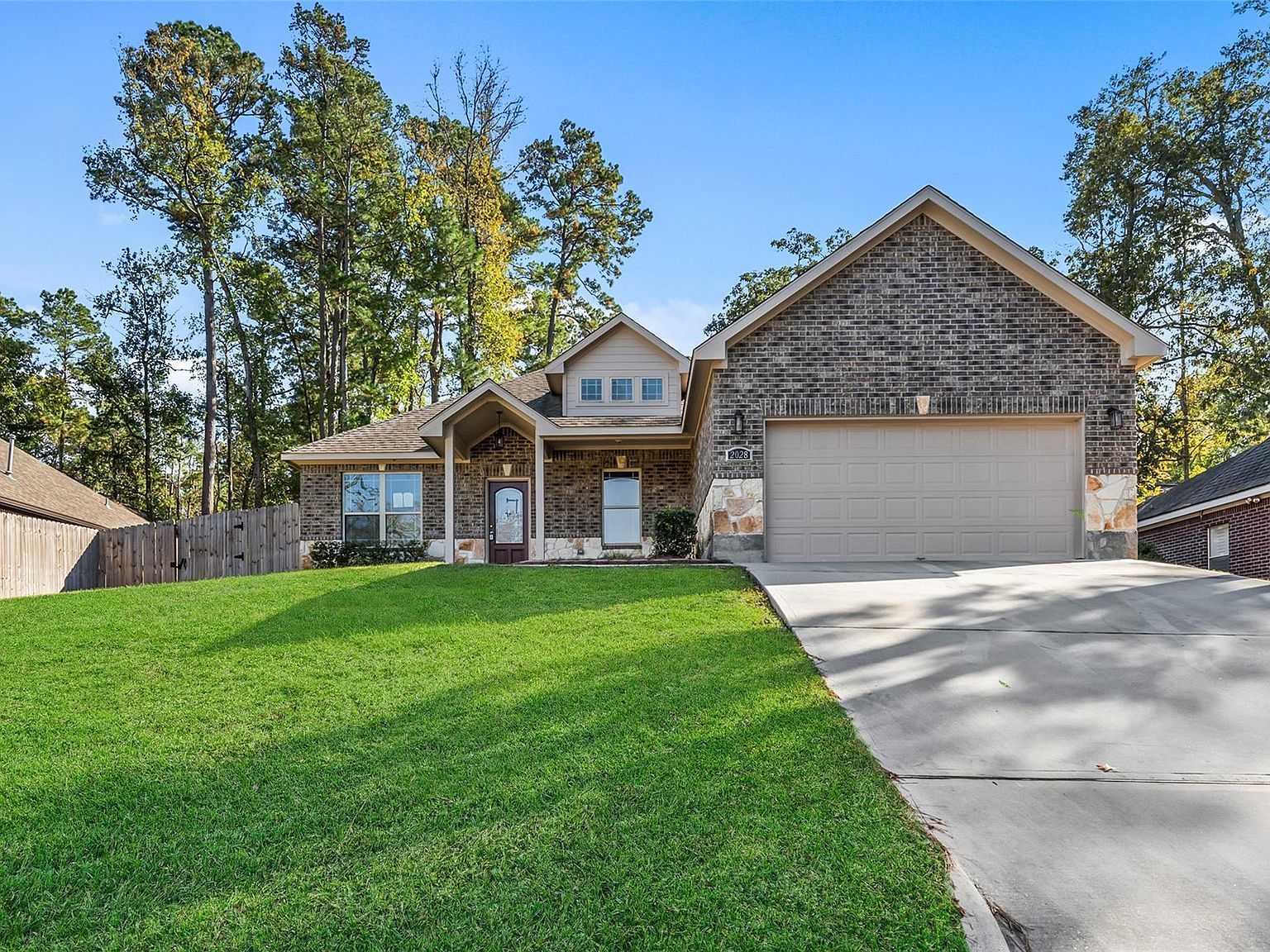 2028 E Lake Dr Huntsville, TX 77340 - Thumbnail 3