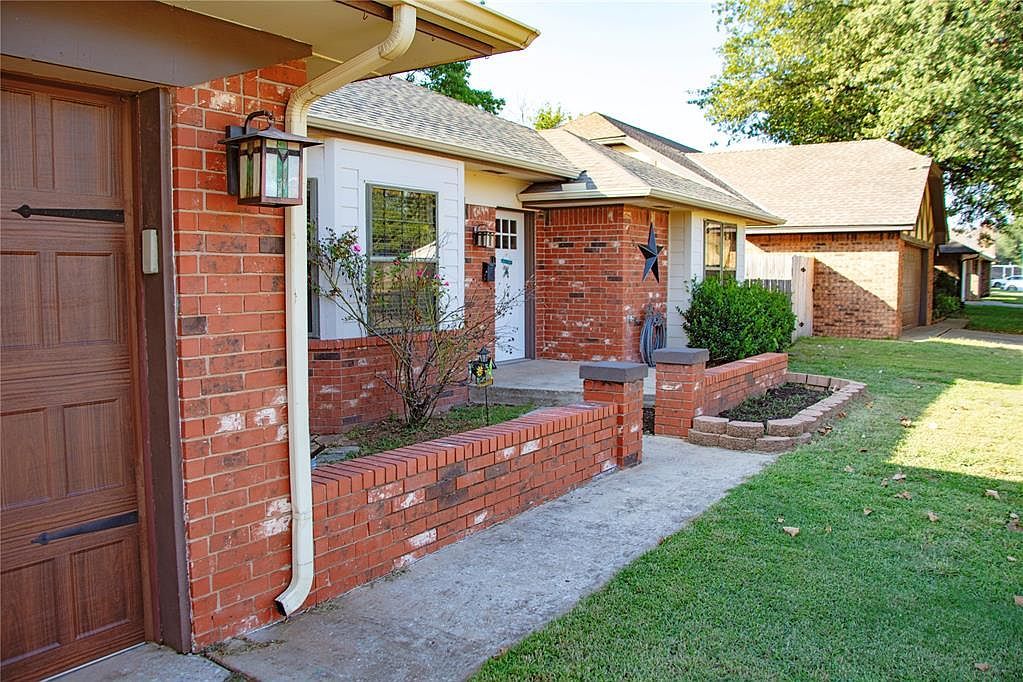 2105 Bonnycastle Ln Yukon, OK 73099 - Thumbnail 3