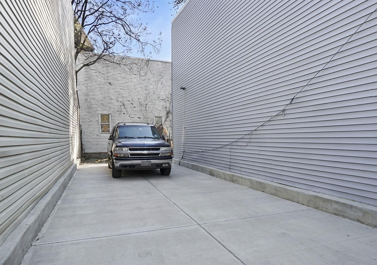 416 E 182nd St Bronx, NY 10457 - Thumbnail 3