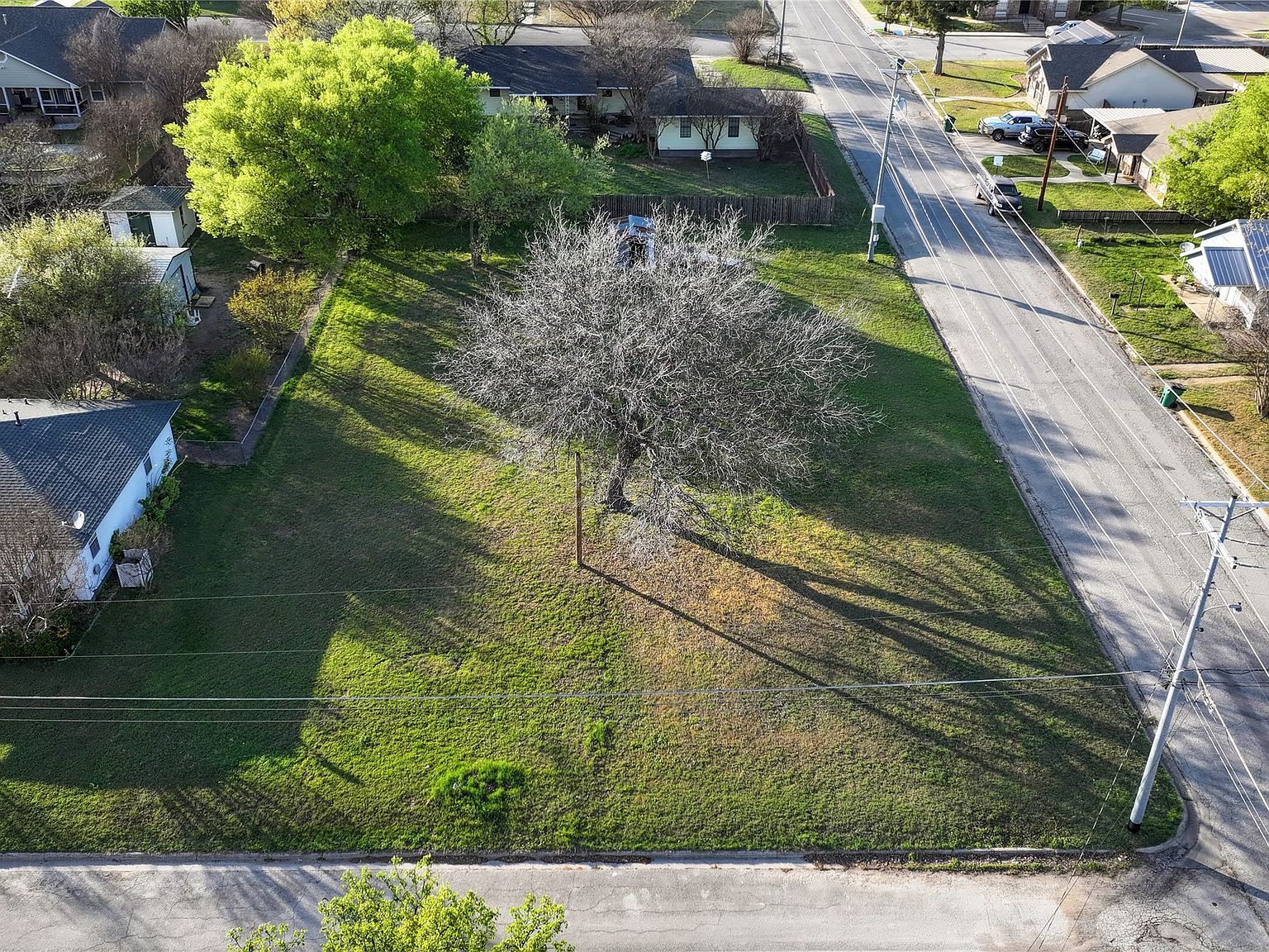 1112 Nugent St Bowie, TX 76230 - Thumbnail 3