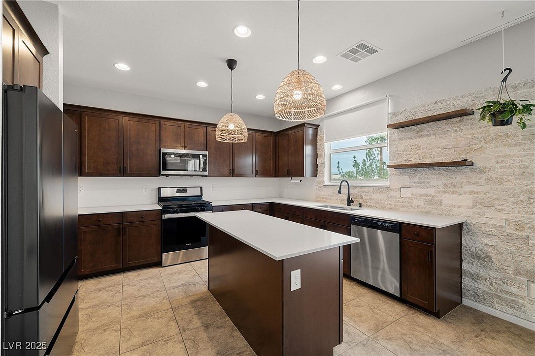 5623 Weeping Wall St North Las Vegas, NV 89031 - Thumbnail 3